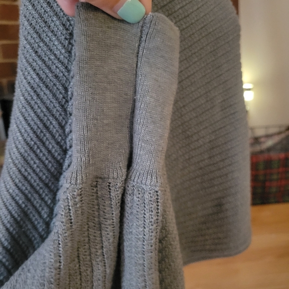 Hyfve boutique cropped gray sweater - Picture 4 of 8